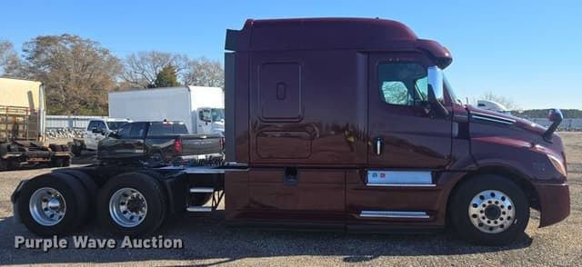 Image of Freightliner Cascadia equipment image 3