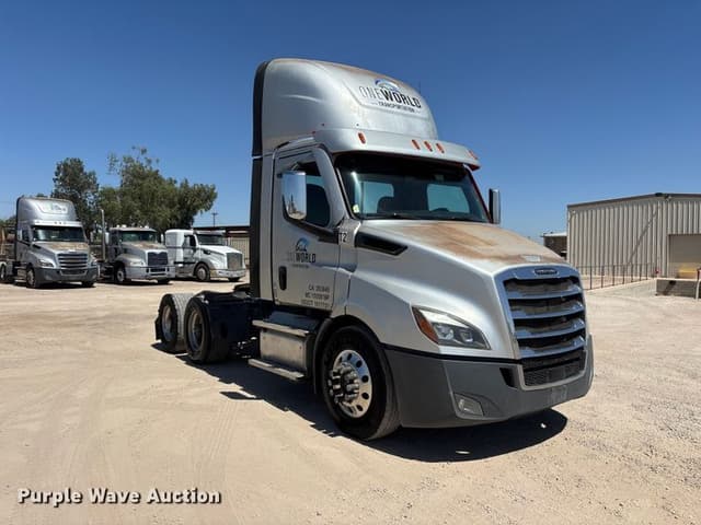 Image of Freightliner Cascadia equipment image 2