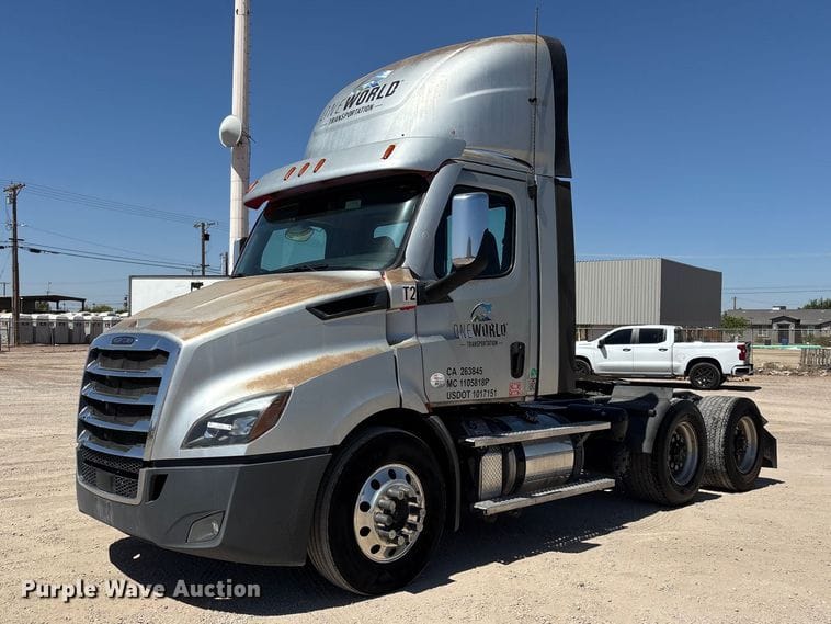 2020 Freightliner Cascadia Equipment Image0