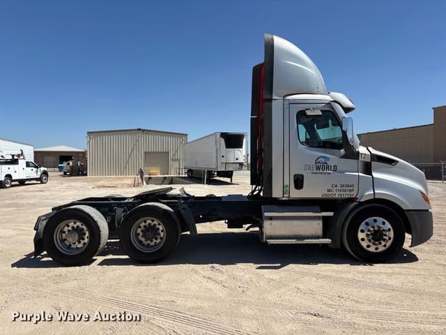 Image of Freightliner Cascadia equipment image 3