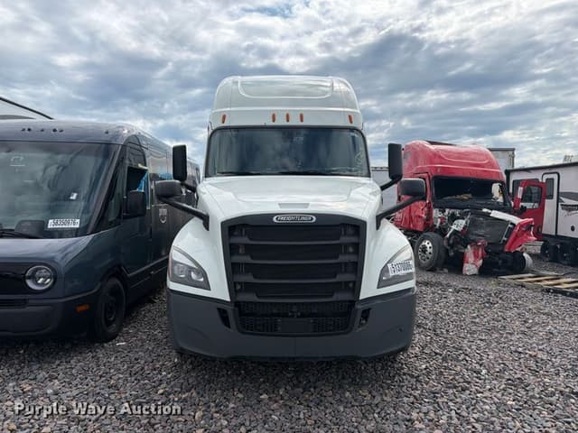 Image of Freightliner Cascadia equipment image 1