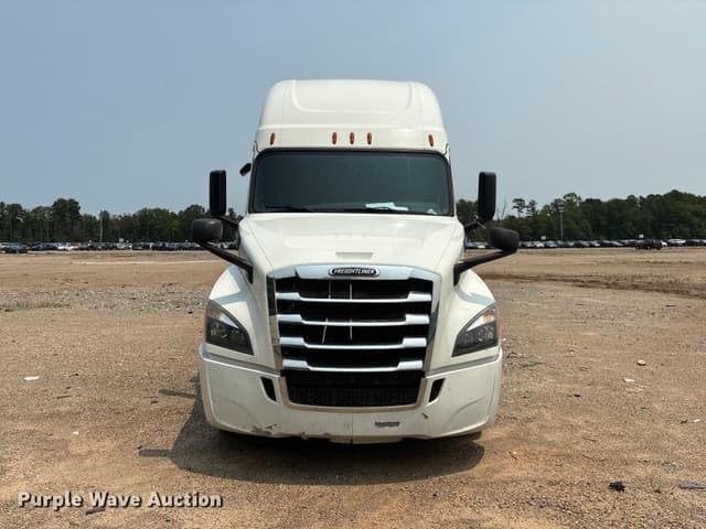 Image of Freightliner Cascadia equipment image 1