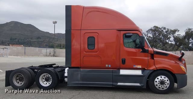 Image of Freightliner Cascadia equipment image 3