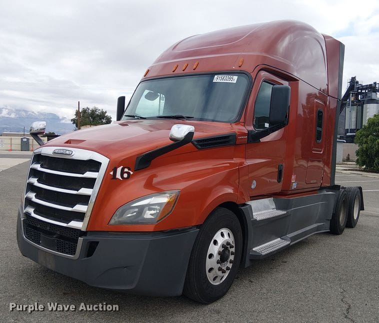 2020 Freightliner Cascadia Equipment Image0