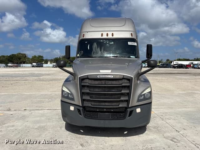 Image of Freightliner Cascadia equipment image 1