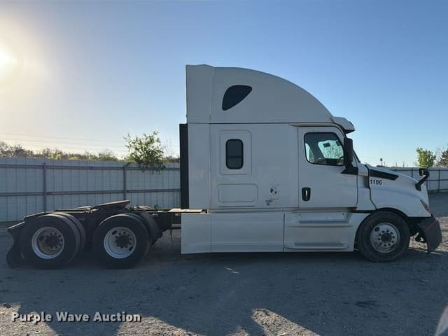 Image of Freightliner Cascadia equipment image 3