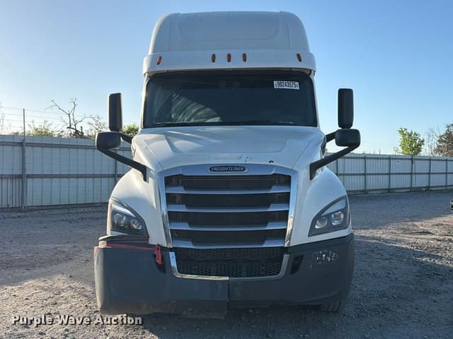 Image of Freightliner Cascadia equipment image 1