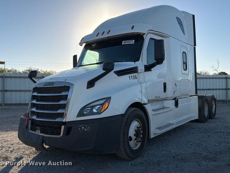 2020 Freightliner Cascadia Equipment Image0