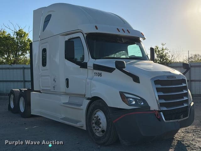 Image of Freightliner Cascadia equipment image 2