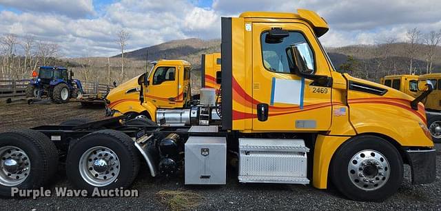 Image of Freightliner Cascadia equipment image 3