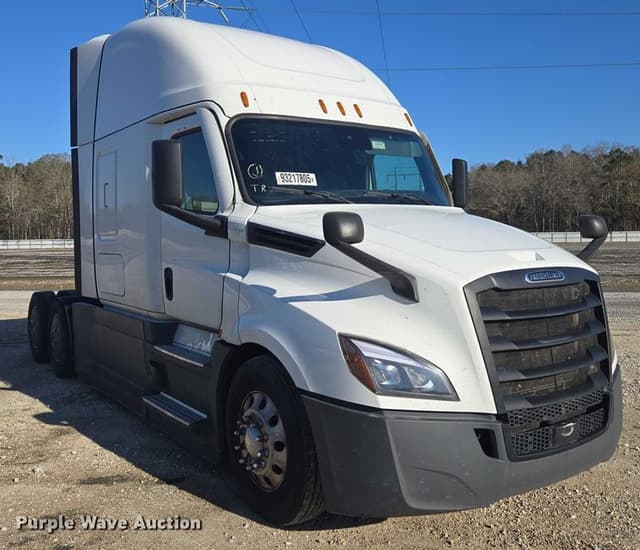 Image of Freightliner Cascadia equipment image 2