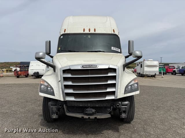 Image of Freightliner Cascadia equipment image 1