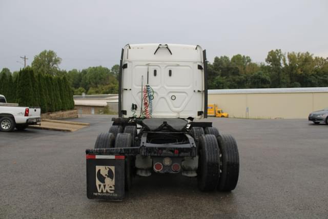 Image of Freightliner Cascadia equipment image 4