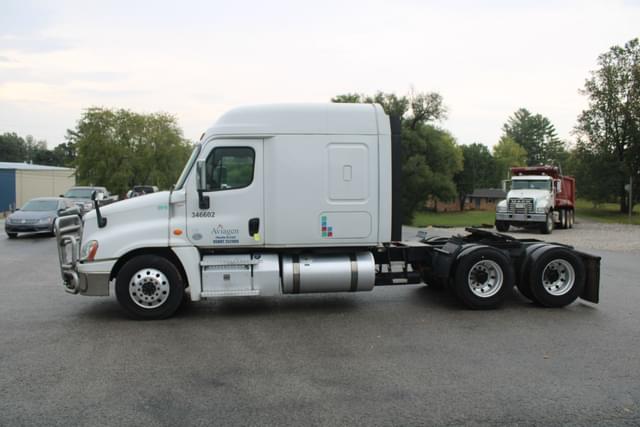 Image of Freightliner Cascadia equipment image 1