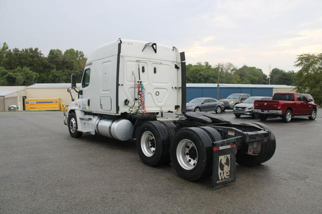 Image of Freightliner Cascadia equipment image 3