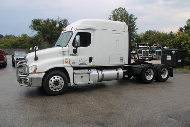 Image of Freightliner Cascadia equipment image 1