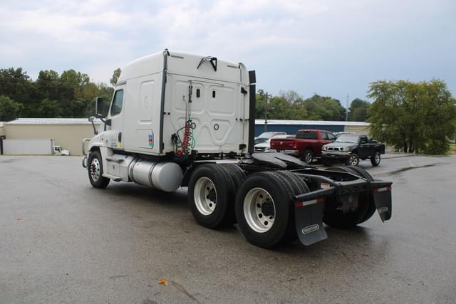 Image of Freightliner Cascadia equipment image 4