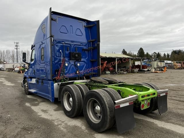 Image of Freightliner Cascadia equipment image 2