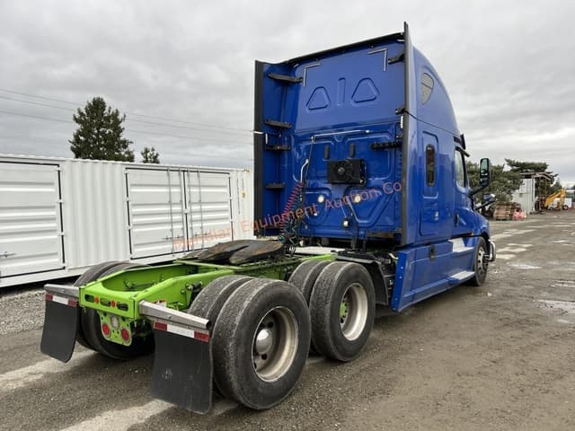 Image of Freightliner Cascadia equipment image 4