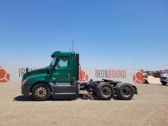 Image of Freightliner Cascadia equipment image 1