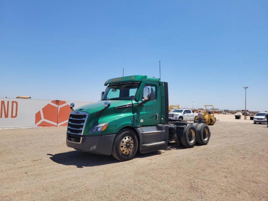 2020 Freightliner Cascadia Equipment Image0
