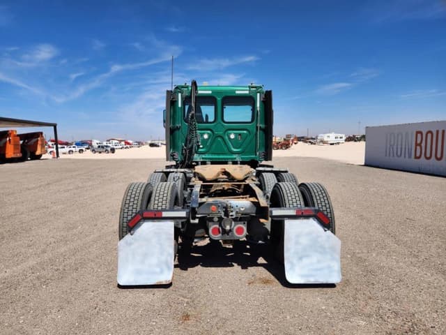 Image of Freightliner Cascadia equipment image 3