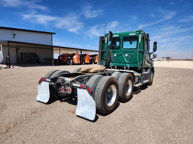 Image of Freightliner Cascadia equipment image 4