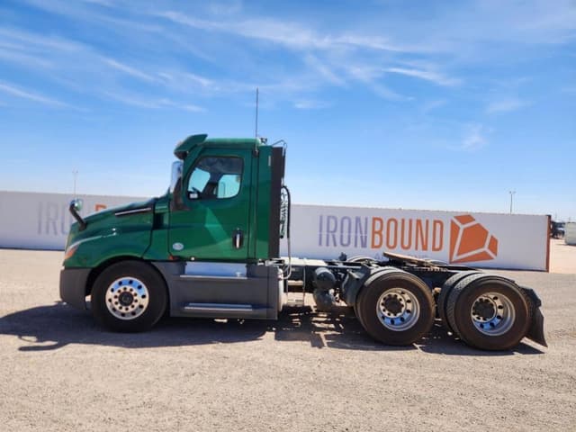 Image of Freightliner Cascadia equipment image 1