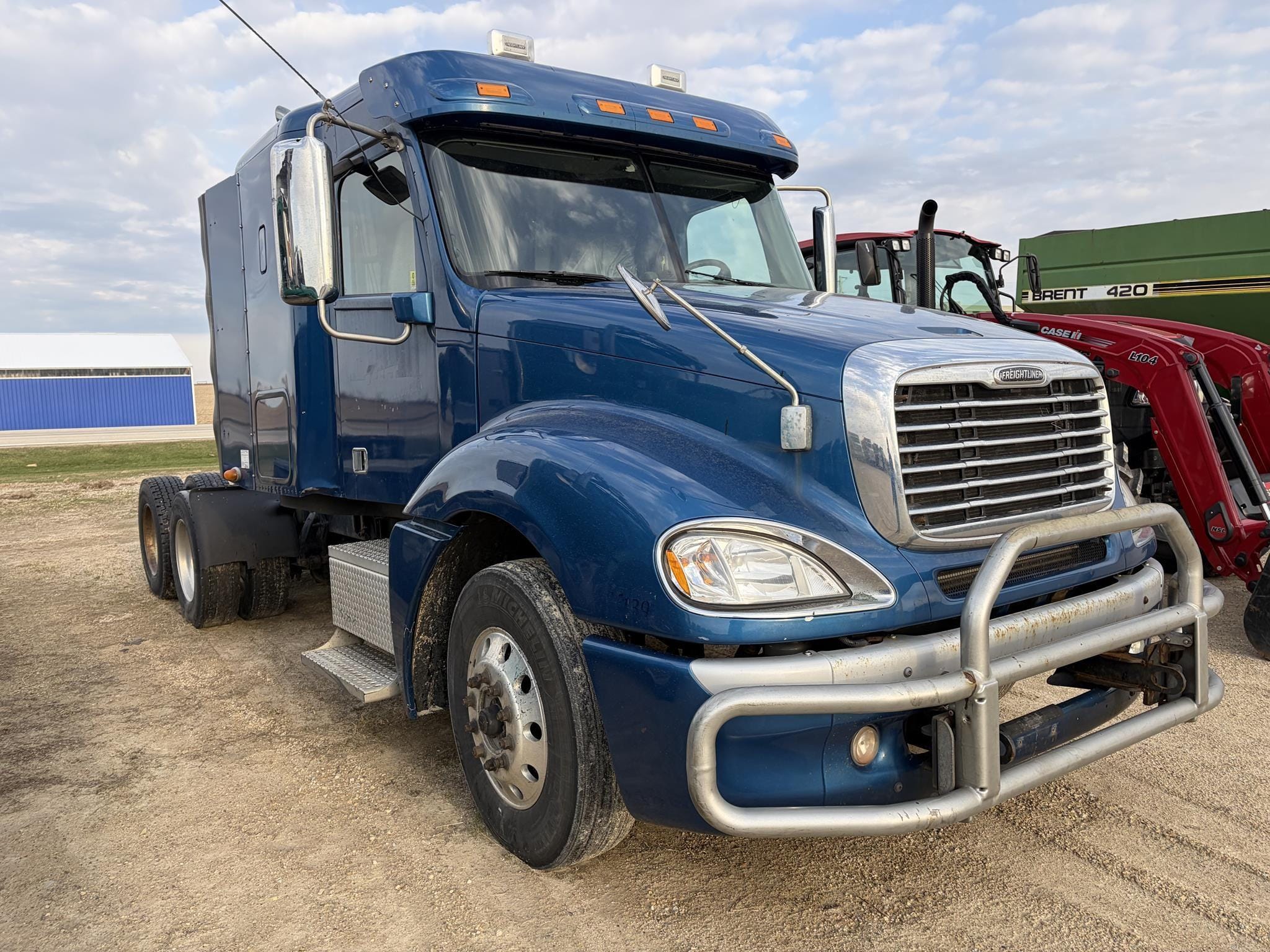 2020 Freightliner Columbia 120 Equipment Image0