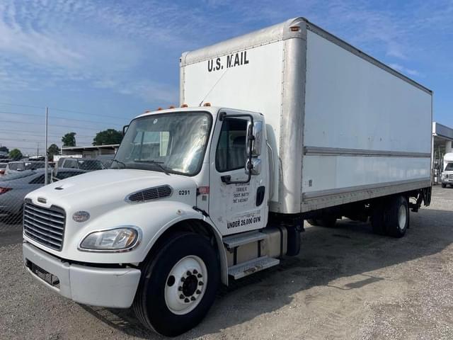 Image of Freightliner M2 106 equipment image 3