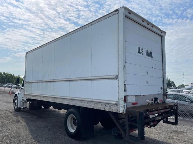 Image of Freightliner M2 106 equipment image 2