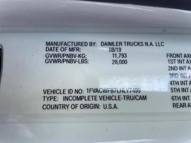 Image of Freightliner M2 106 equipment image 4