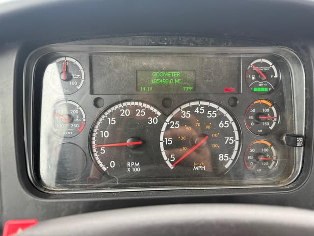 Image of Freightliner M2 106 equipment image 2