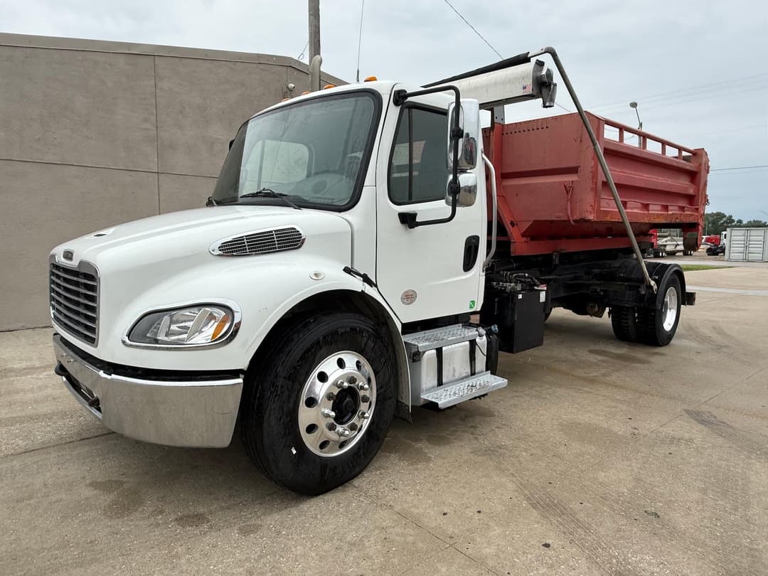 Image of Freightliner M2 106 Primary image