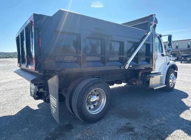 Image of Freightliner M2 106 equipment image 3