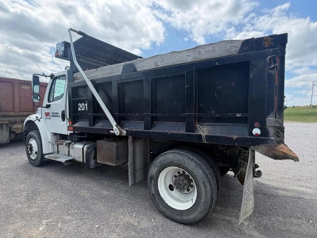 Image of Freightliner M2 equipment image 4