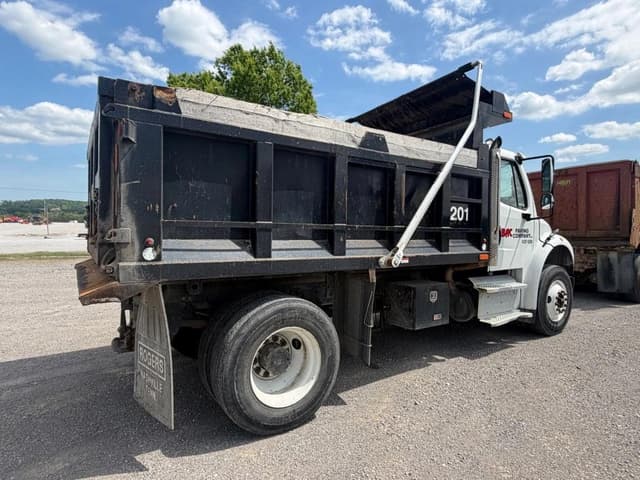 Image of Freightliner M2 equipment image 2