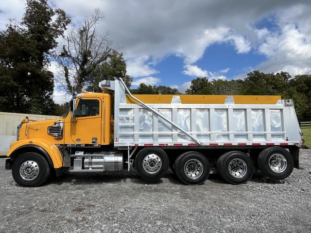 Image of Freightliner SD122 equipment image 1