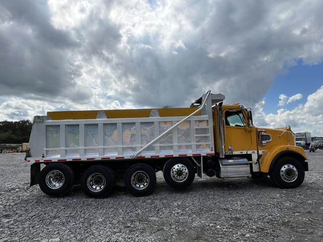 Image of Freightliner SD122 equipment image 4