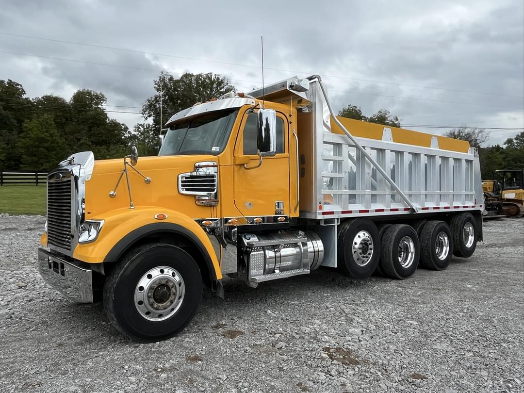 Image of Freightliner SD122 Primary image