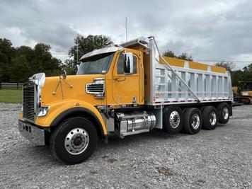Main image Freightliner SD122