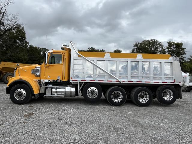 Image of Freightliner SD122 equipment image 1