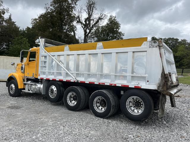 Image of Freightliner SD122 equipment image 2