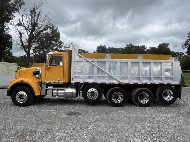 Image of Freightliner SD122 equipment image 1