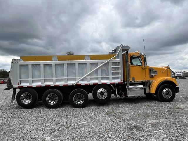 Image of Freightliner SD122 equipment image 4
