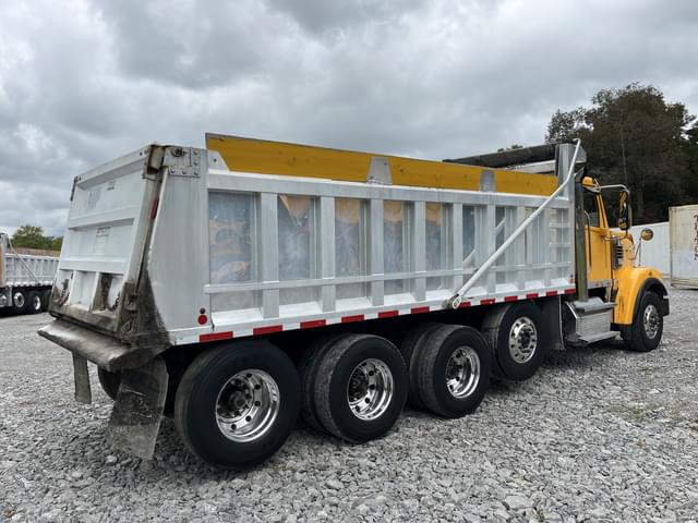 Image of Freightliner SD122 equipment image 3