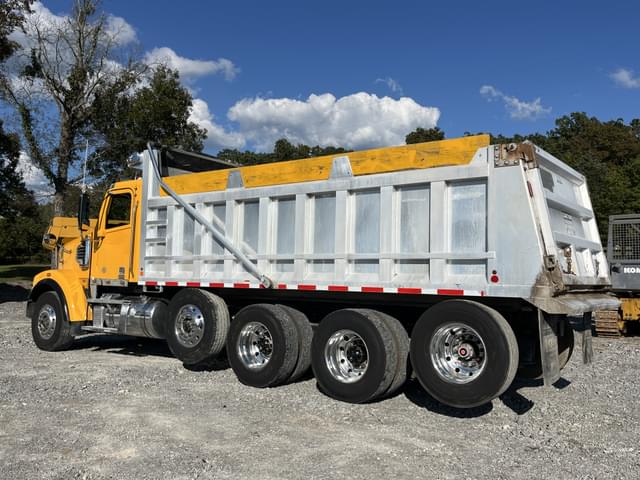 Image of Freightliner SD122 equipment image 2
