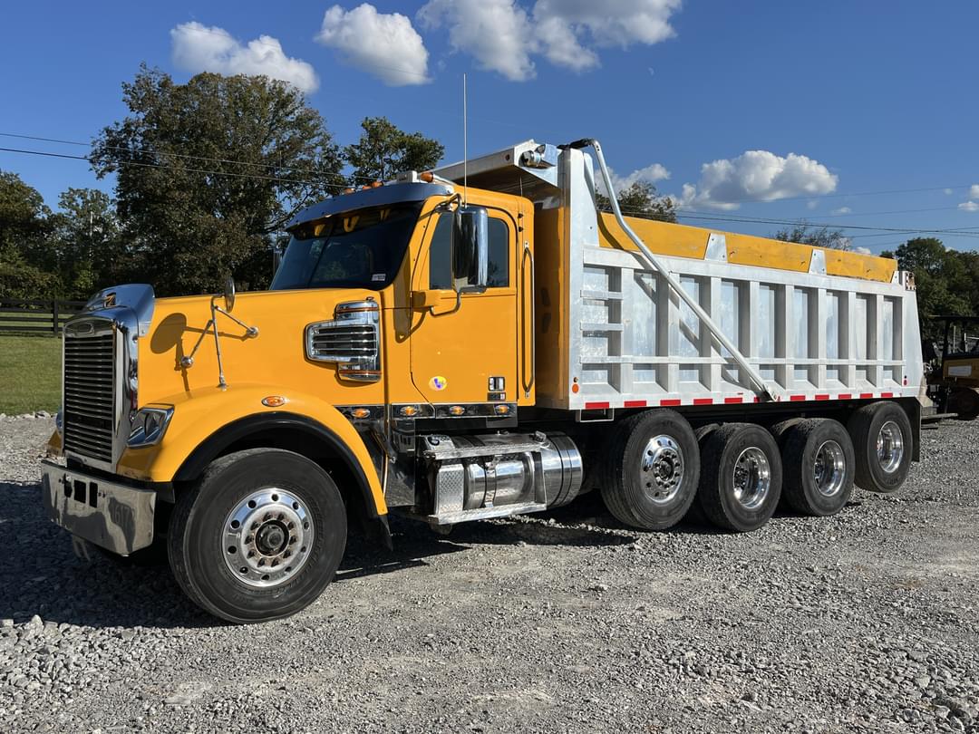 Image of Freightliner SD122 Primary image