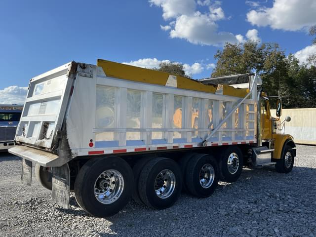 Image of Freightliner SD122 equipment image 3