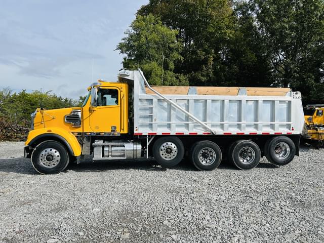 Image of Freightliner SD122 equipment image 1